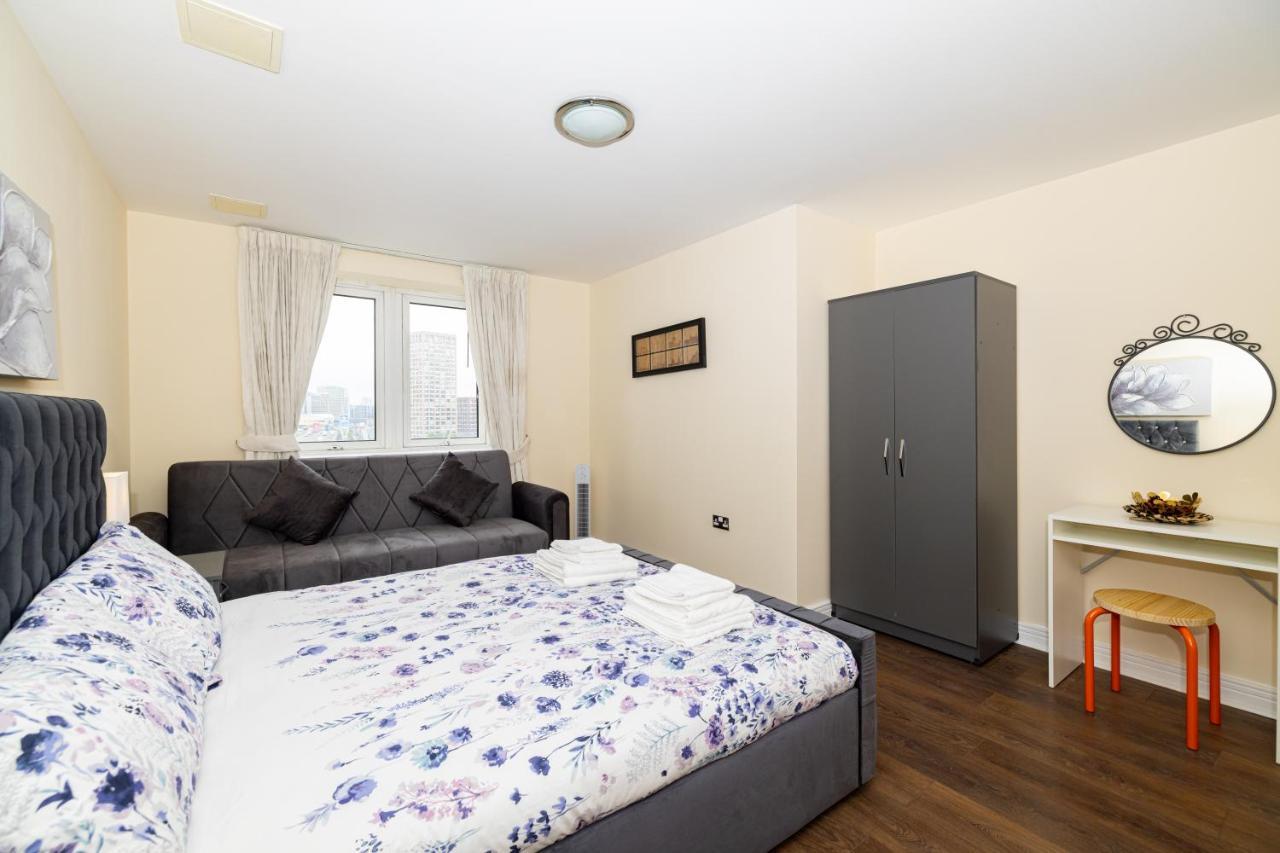 Two Bed Apartment Near Canary Wharf London Exterior photo
