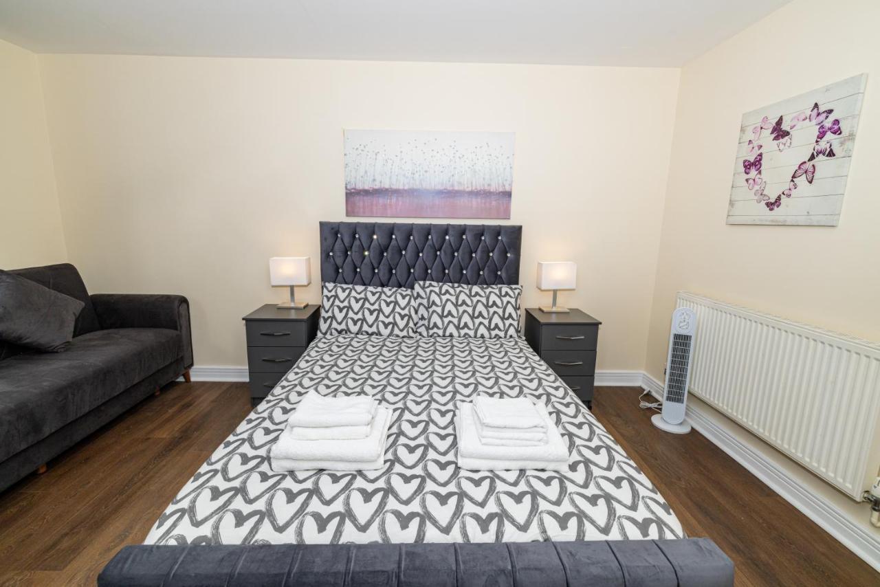 Two Bed Apartment Near Canary Wharf London Exterior photo