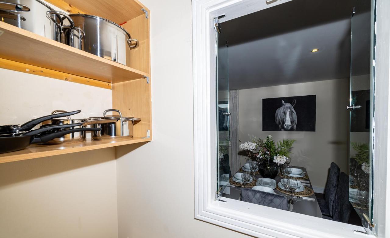Two Bed Apartment Near Canary Wharf London Exterior photo