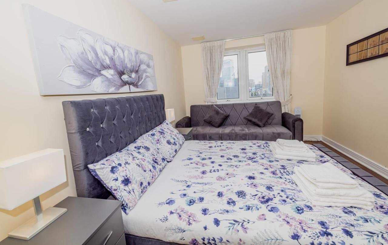 Two Bed Apartment Near Canary Wharf London Exterior photo