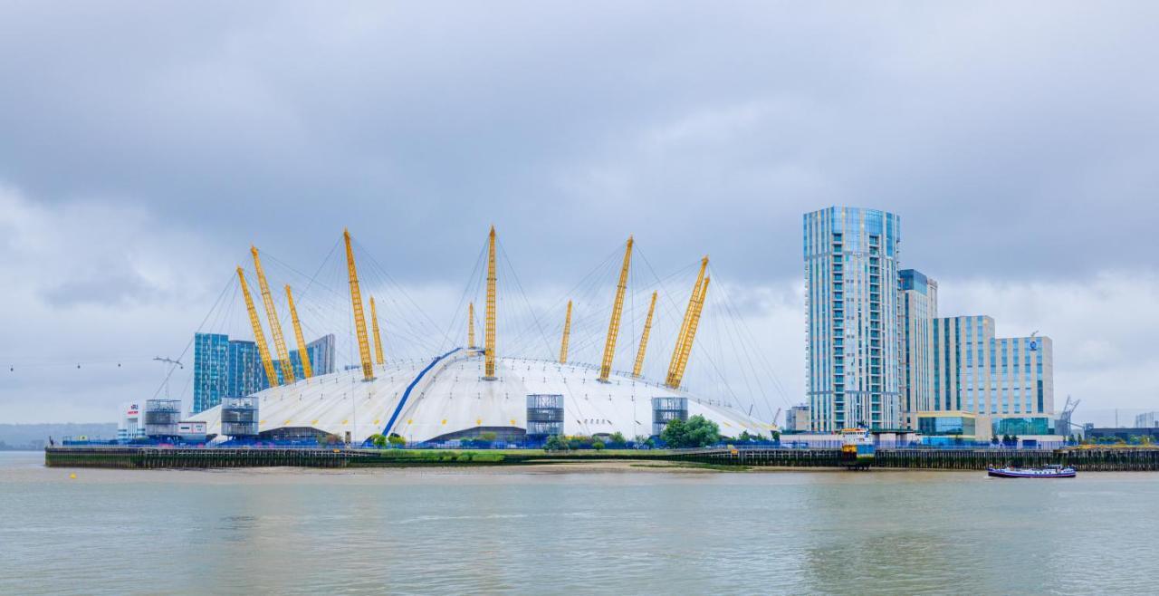 Two Bed Apartment Near Canary Wharf London Exterior photo