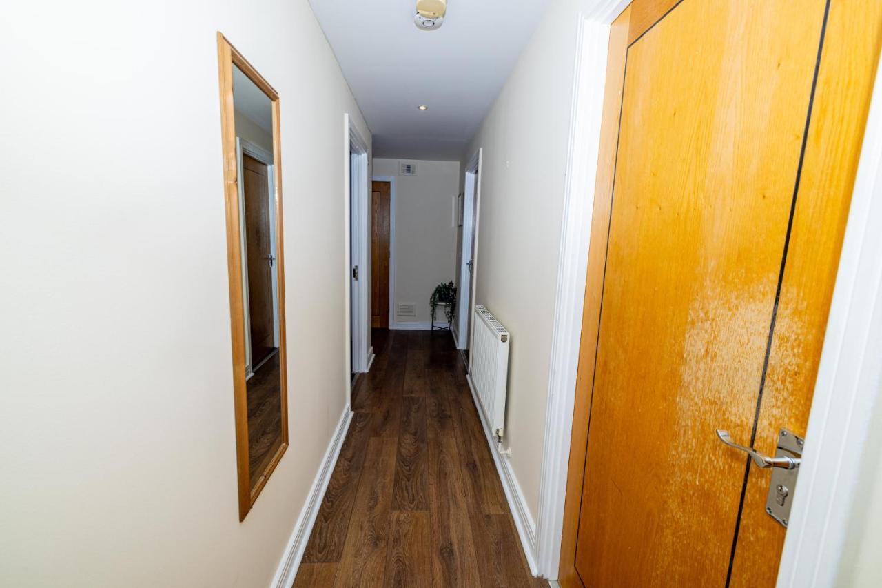 Two Bed Apartment Near Canary Wharf London Exterior photo