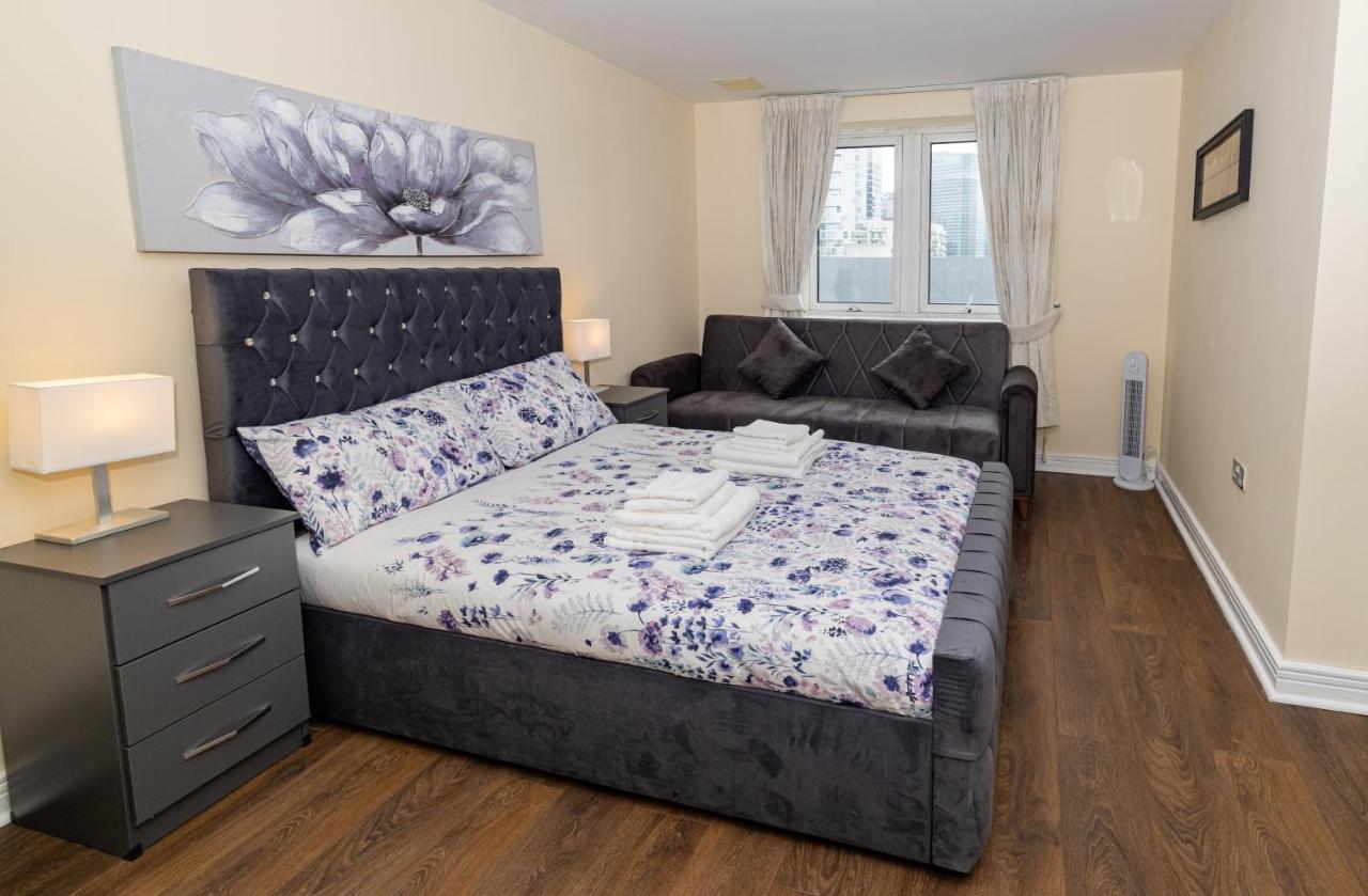 Two Bed Apartment Near Canary Wharf London Exterior photo