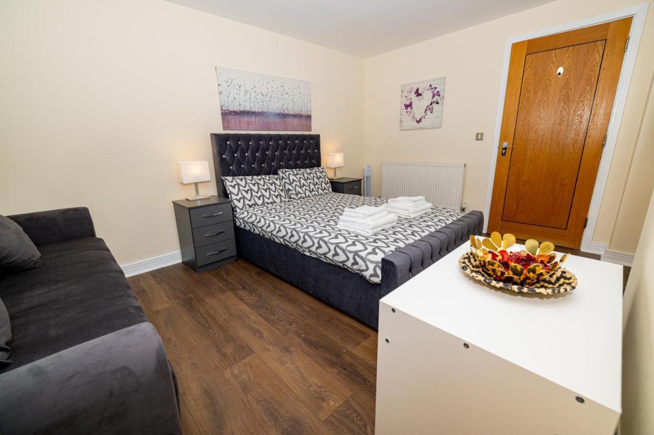 Two Bed Apartment Near Canary Wharf London Exterior photo
