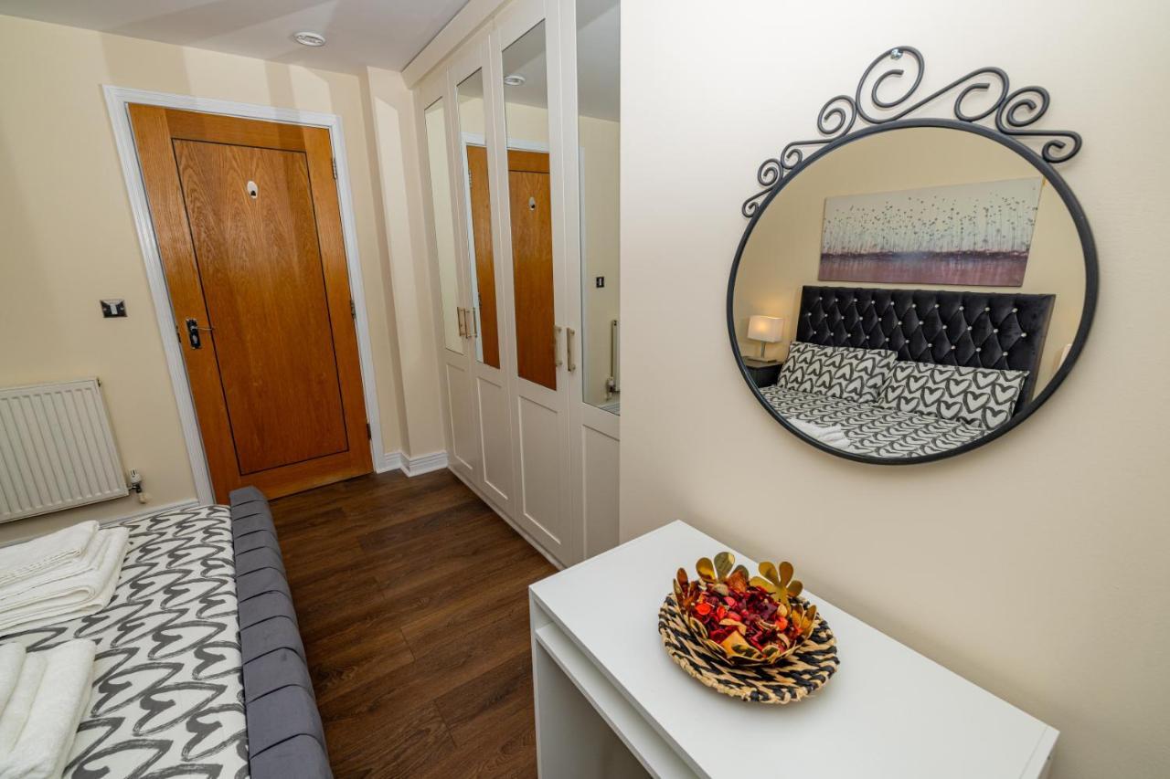 Two Bed Apartment Near Canary Wharf London Exterior photo