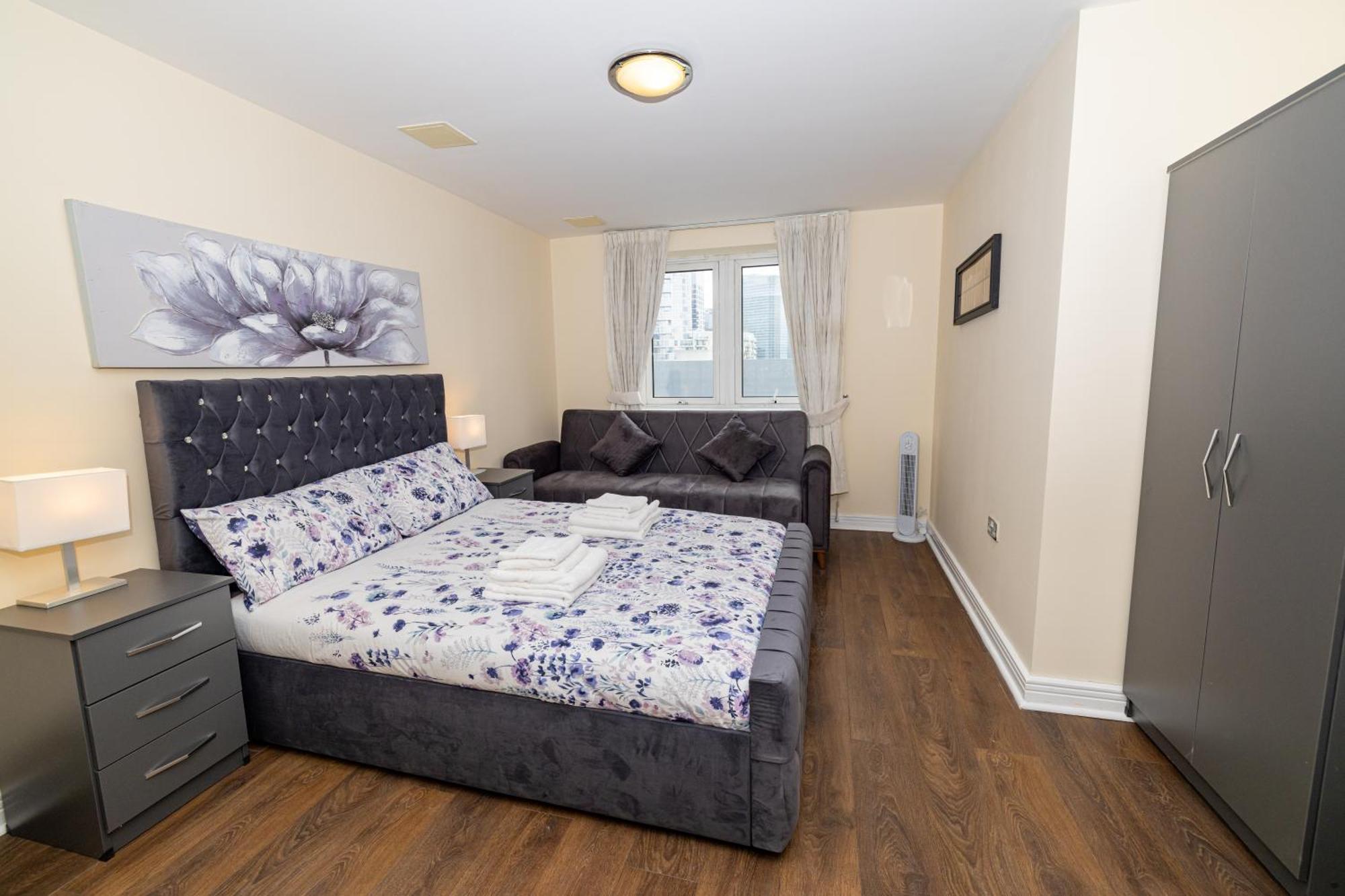 Two Bed Apartment Near Canary Wharf London Exterior photo