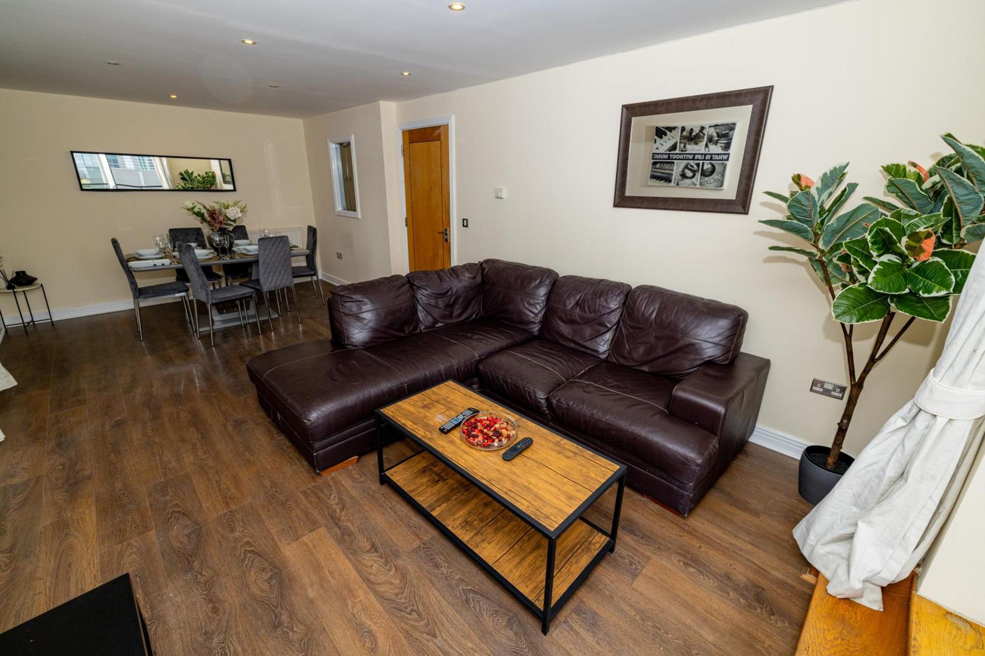 Two Bed Apartment Near Canary Wharf London Exterior photo